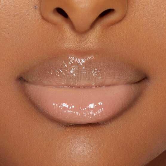 KYLIE MAKEUP PLUMPING GLOSS ON NEUTRAL